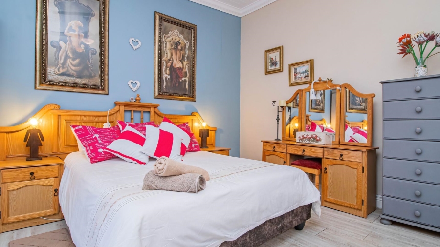 3 Bedroom Property for Sale in De Kelders Western Cape